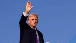 Трамп Зүүн Өмнөд Азид айлчилж газрын ховор металлын гэрээ зурлаа