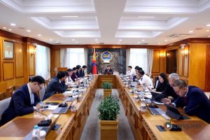 Засгийн газар хуралдаж байна