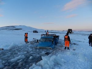 Гол, нуурын мөсөн дээгүүр зорчихгүй байхыг анхаарууллаа