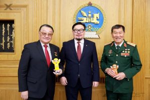 ЕРӨНХИЙ САЙД Г.ЗАНДАНШАТАР МОНГОЛ, ВЬЕТНАМ УЛСЫН САНСРЫН БААТРУУДЫГ ХҮЛЭЭН АВЧ УУЛЗЛАА