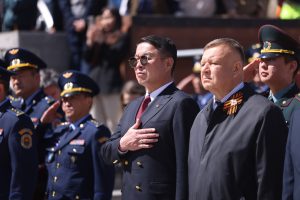 “Монгол ард” эскадрилийн хөшөөнд цэцэг өргөж, хүндэтгэл үзүүлэв