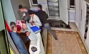 Дотуур байрны оюутныг зодсон багшийг ажлаас нь халж, шалгаж эхэлжээ